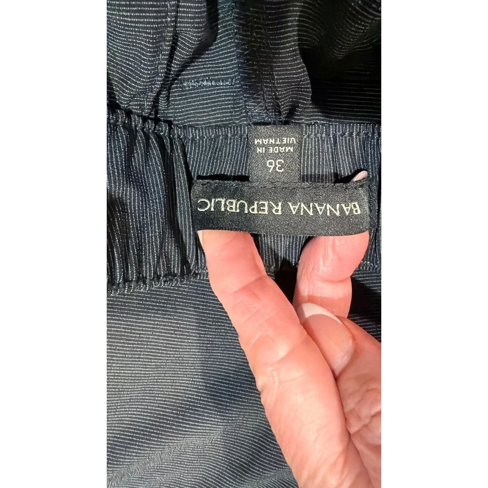 Banana Republic Core Temp Mens Shorts Charcoal Gray Micro Stripe Elastic Back 37